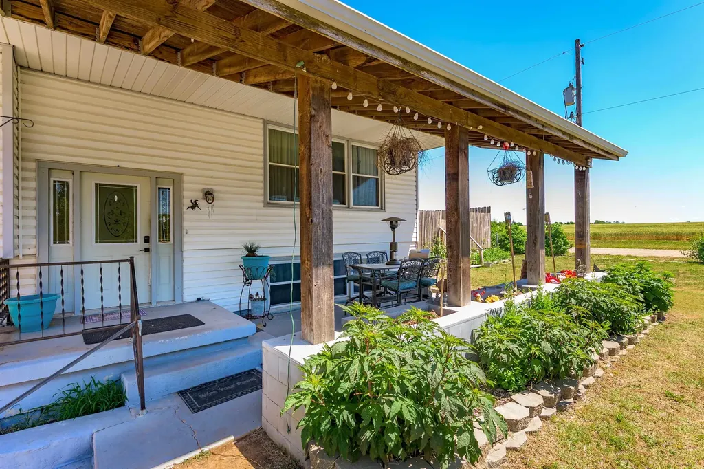 1403 N Webb Road Mulvane KS 67110
