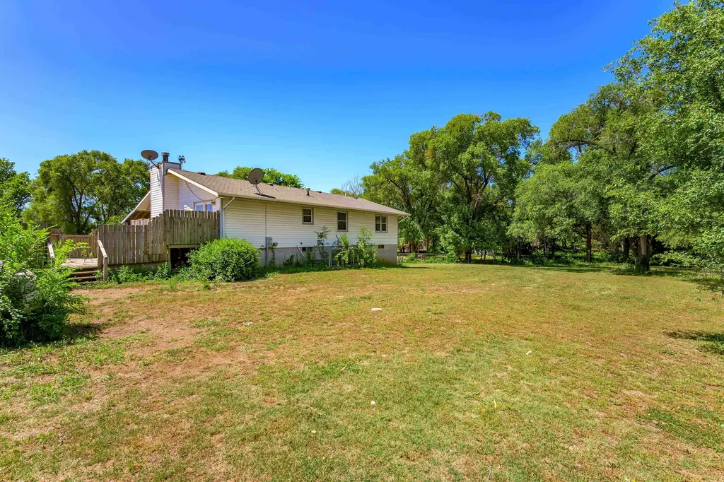 1403 N Webb Road Mulvane KS 67110