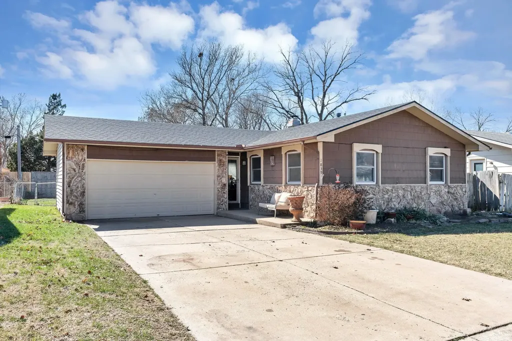 1839 E Evanston Park City KS 67219