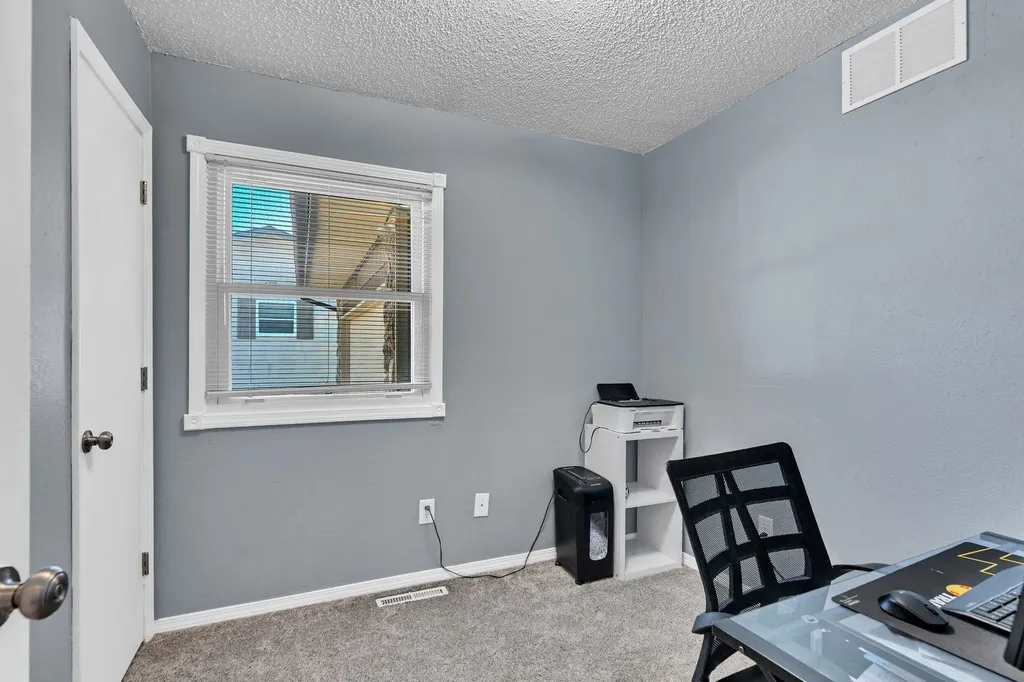 1839 E Evanston Park City KS 67219