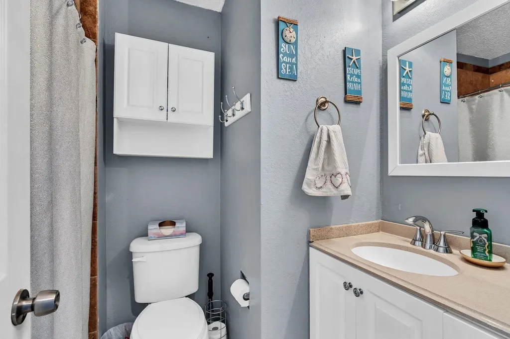 1839 E Evanston Park City KS 67219