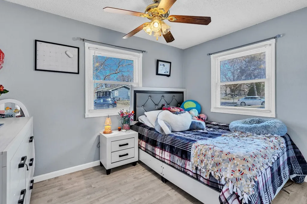 1839 E Evanston Park City KS 67219