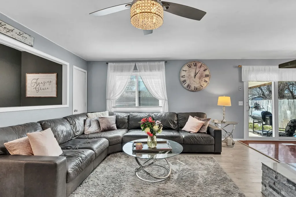 1839 E Evanston Park City KS 67219