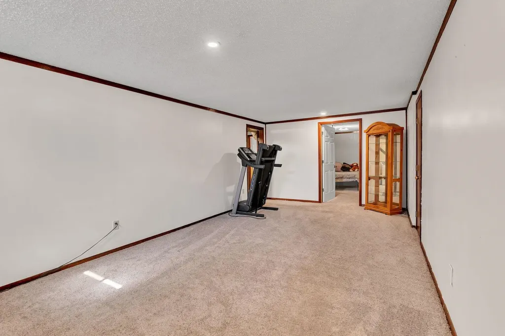 1839 E Evanston Park City KS 67219
