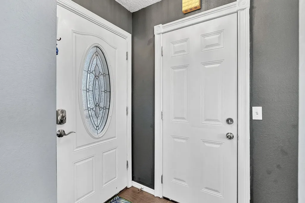 1839 E Evanston Park City KS 67219
