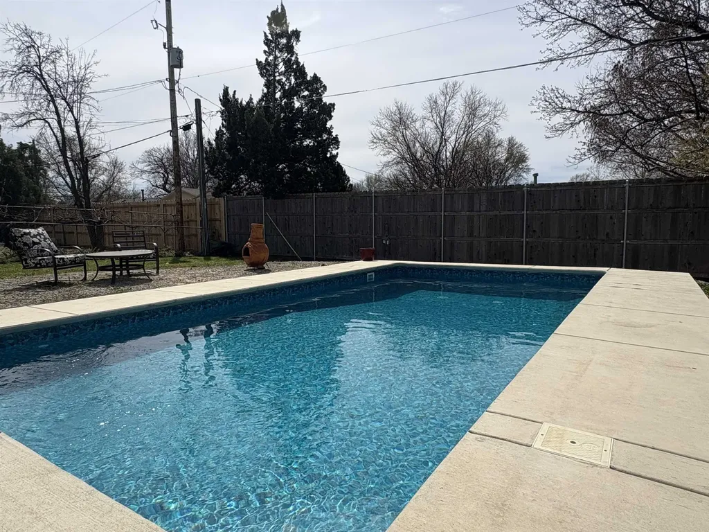 1839 E Evanston Park City KS 67219