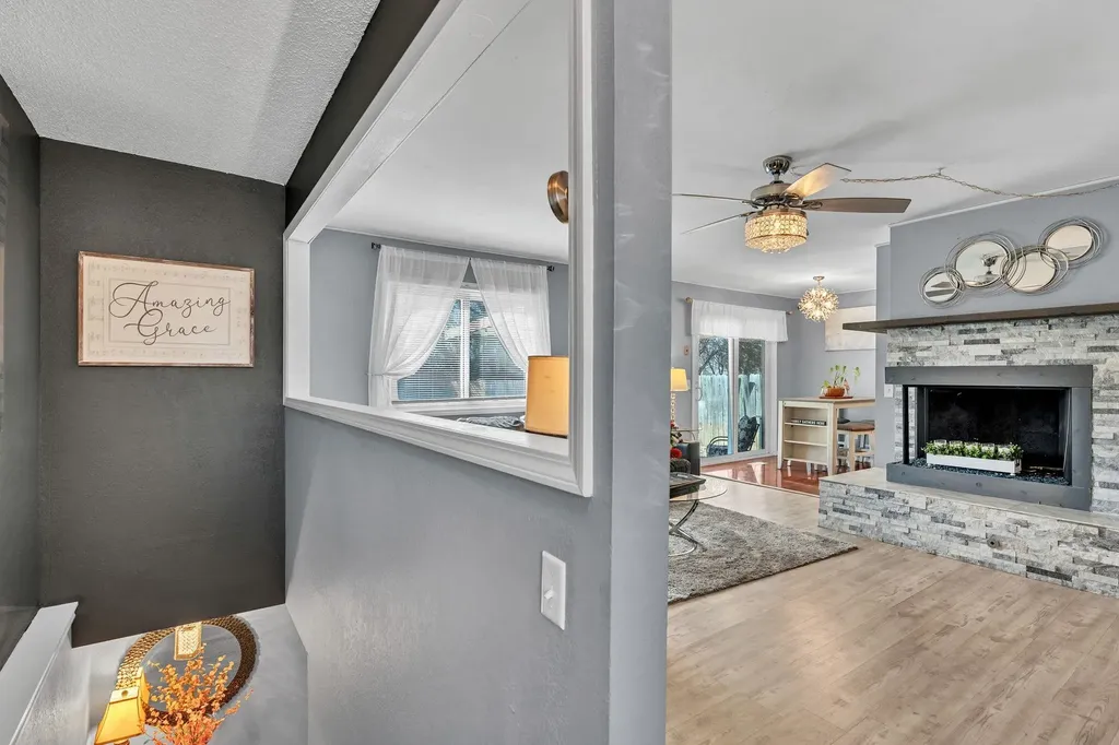 1839 E Evanston Park City KS 67219