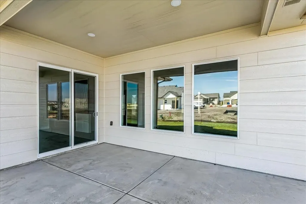 1530 E Appleton Street Valley Center KS 67147