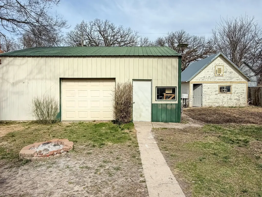 308 E 2nd Street Newton KS 67114