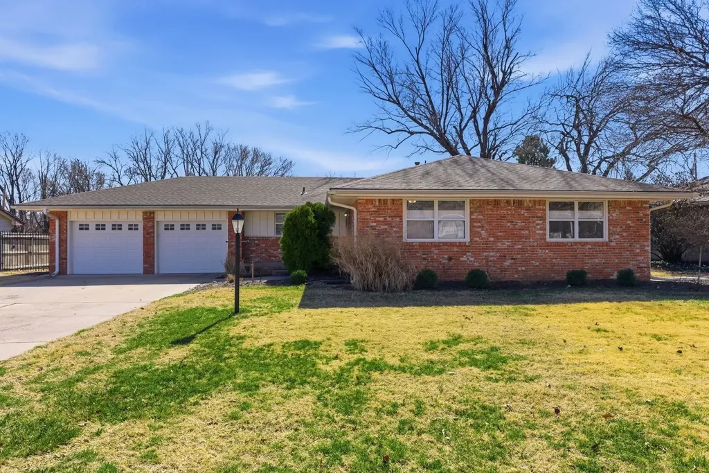 528 N Angle Andover KS 67002