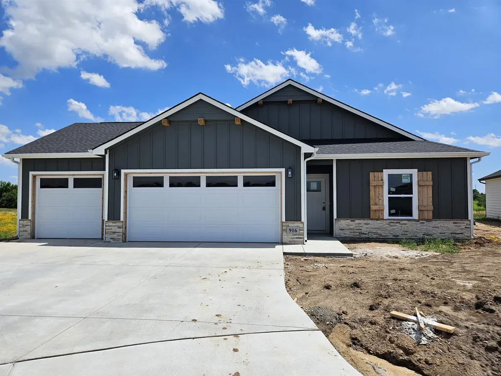 916 N Forestview Court Wichita KS 67235