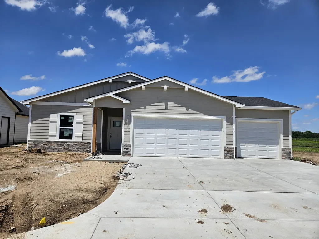 920 N Forestview Court Wichita KS 67235