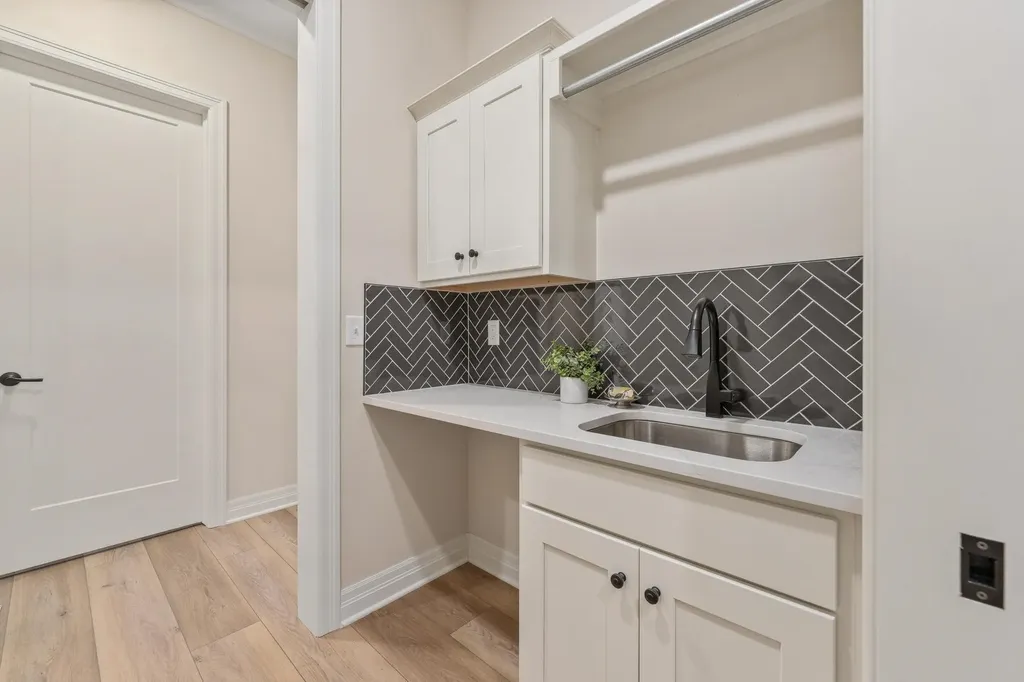 369 N Jackson Heights Court Wichita KS 67206
