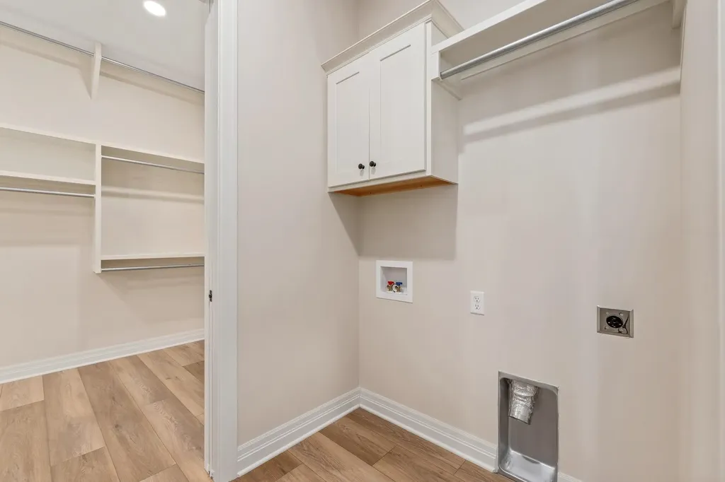 369 N Jackson Heights Court Wichita KS 67206