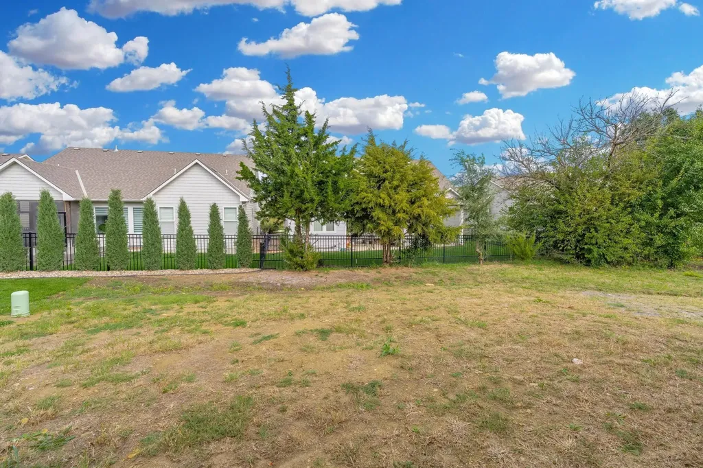 369 N Jackson Heights Court Wichita KS 67206
