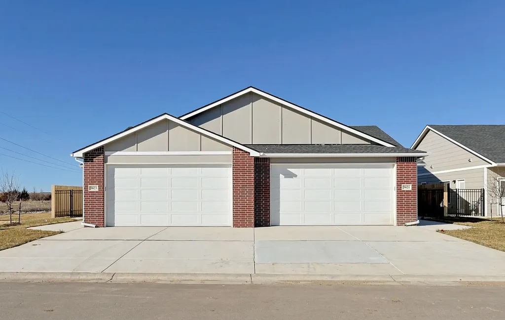 3821-3823 S Bluelake Court Wichita KS 67215