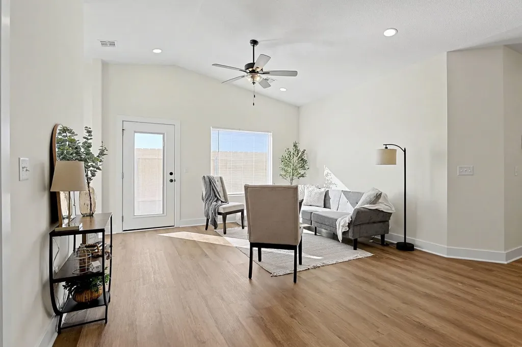 3821-3823 S Bluelake Court Wichita KS 67215