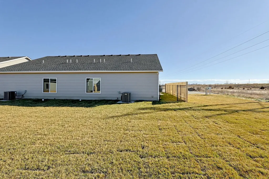 3821-3823 S Bluelake Court Wichita KS 67215