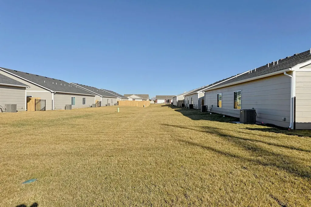 3821-3823 S Bluelake Court Wichita KS 67215