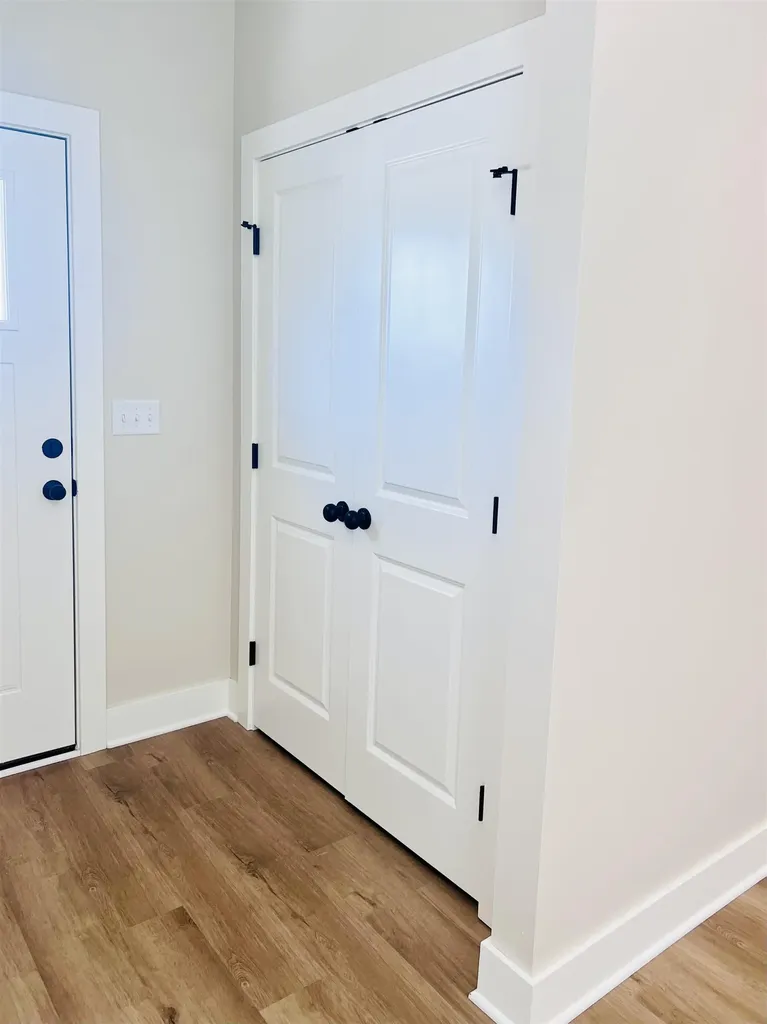 3821-3823 S Bluelake Court Wichita KS 67215