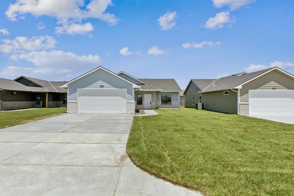 8974 E Forbes Circle Bel Aire KS 67226