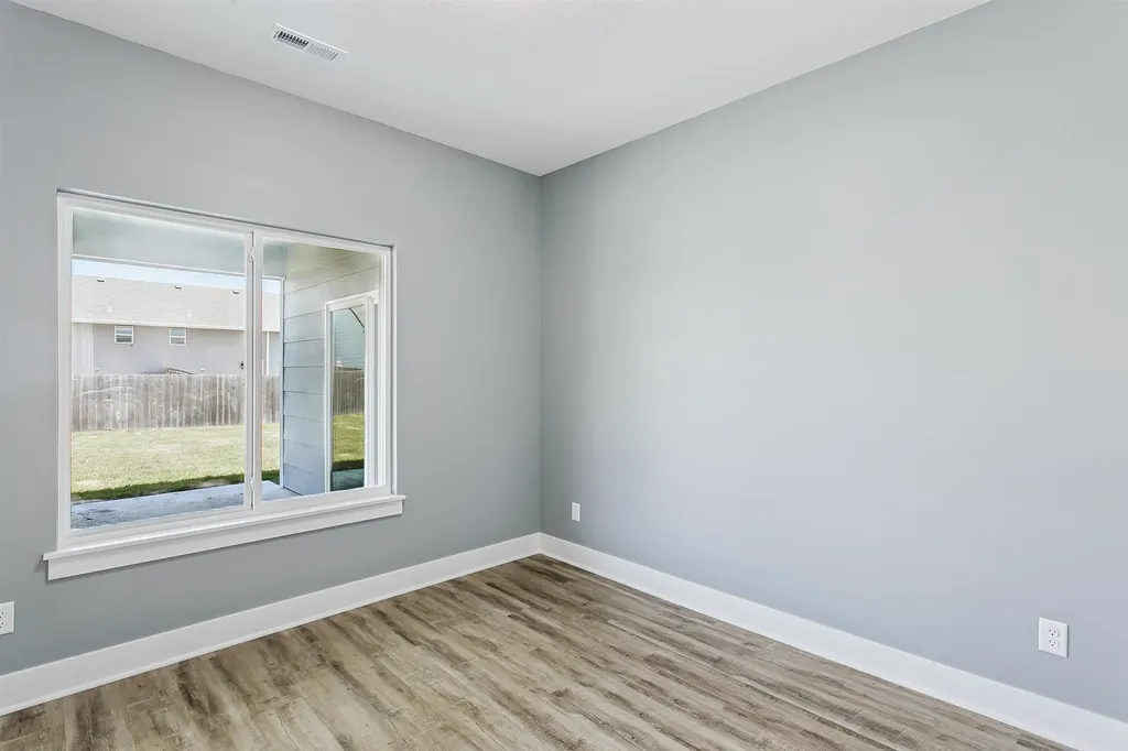 8974 E Forbes Circle Bel Aire KS 67226