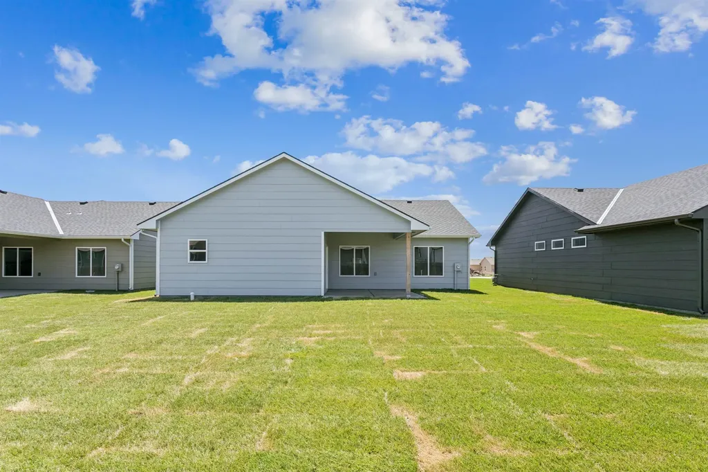 8974 E Forbes Circle Bel Aire KS 67226