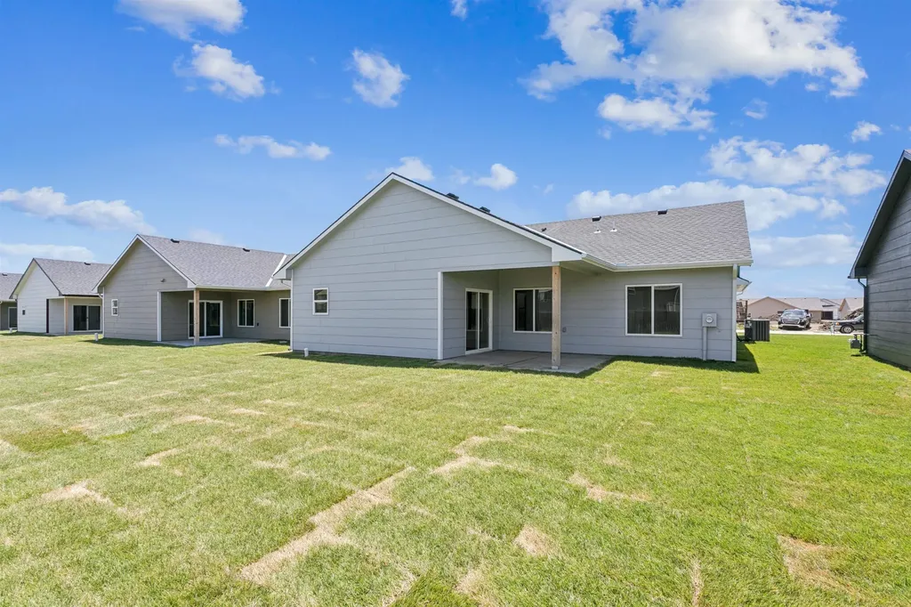 8974 E Forbes Circle Bel Aire KS 67226