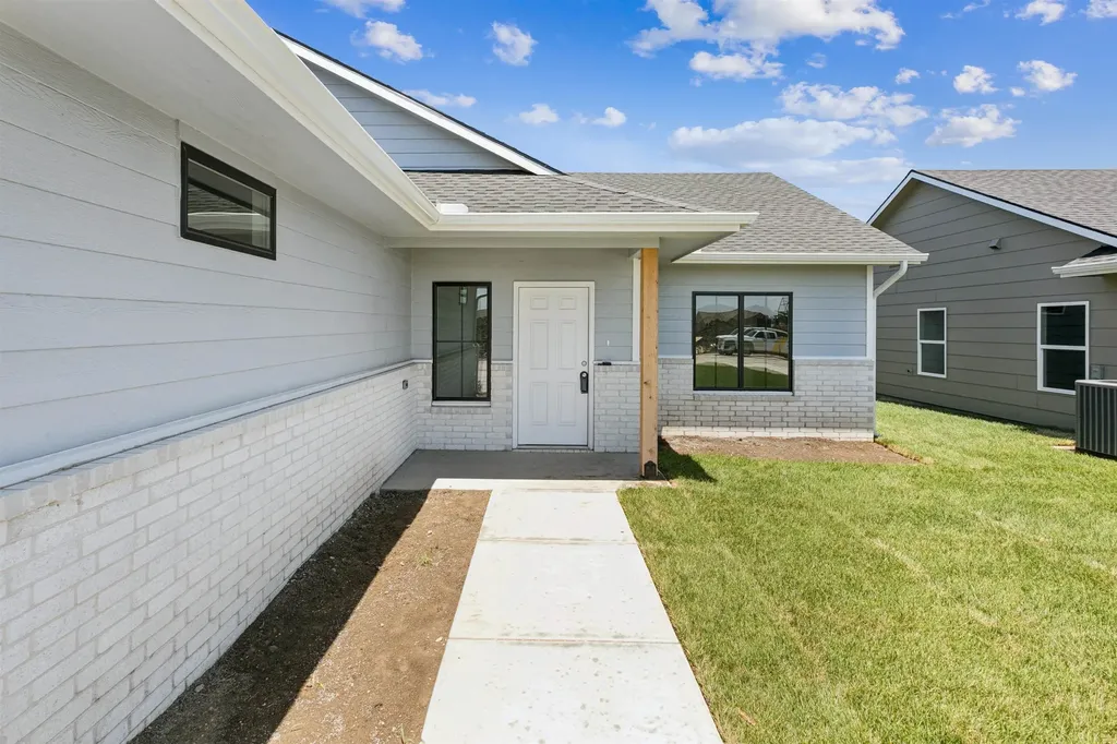 8974 E Forbes Circle Bel Aire KS 67226