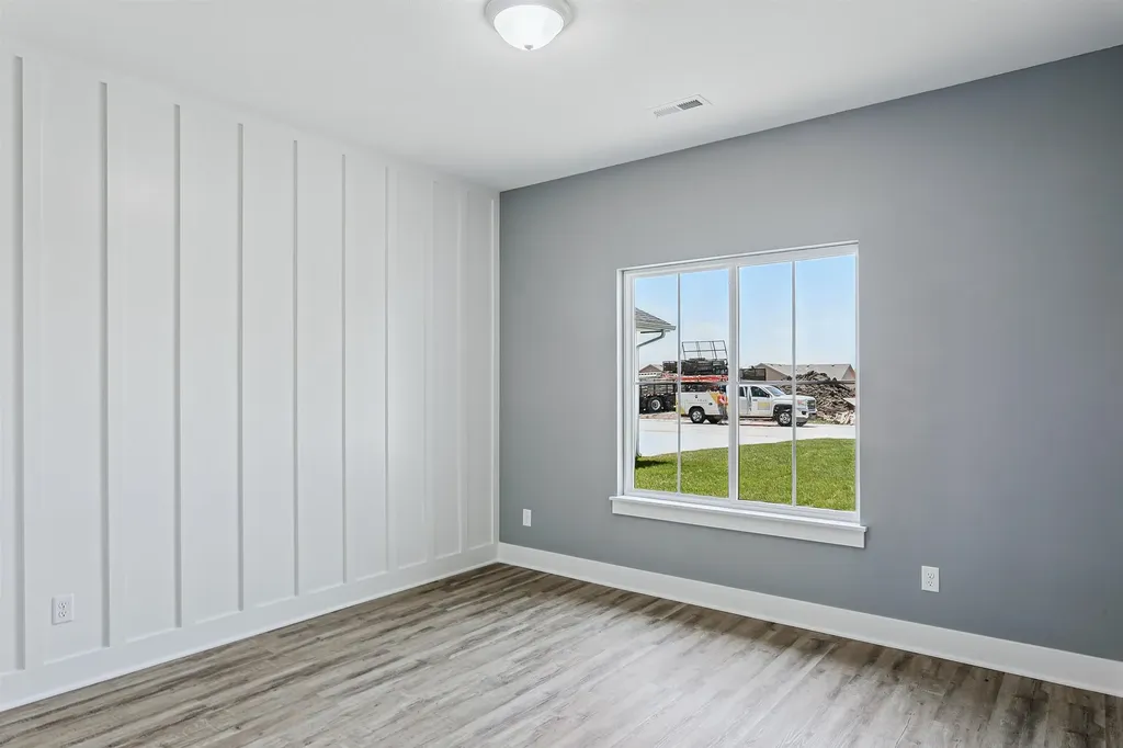 8974 E Forbes Circle Bel Aire KS 67226