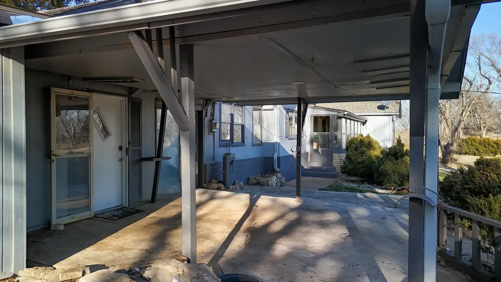 113 S Country Club Road Arkansas City KS 67005