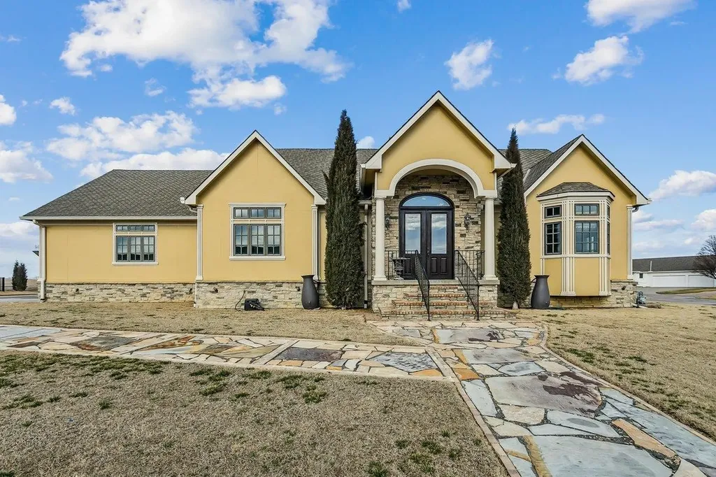 6906 E Summerside Court Bel Aire KS 67226