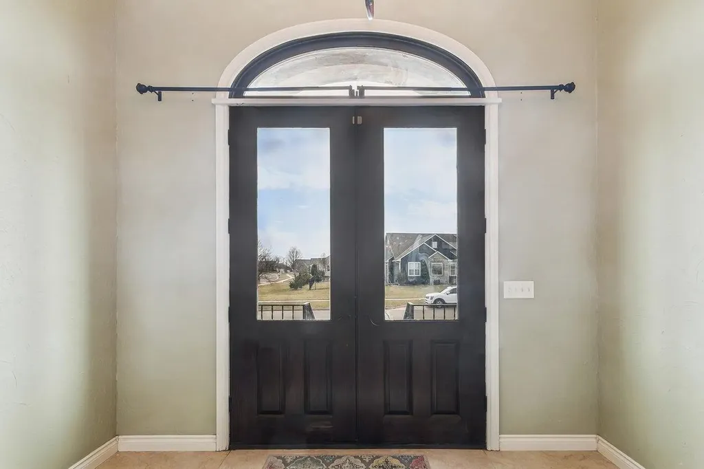 6906 E Summerside Court Bel Aire KS 67226