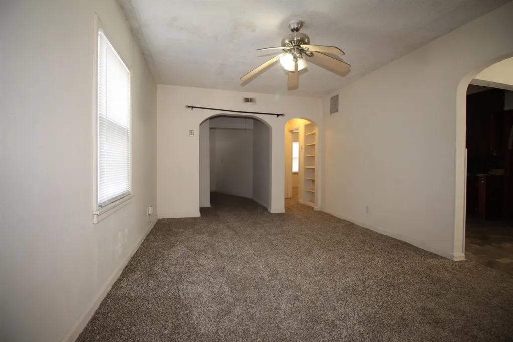 1652 S Washington Avenue Wichita KS 67211-4338