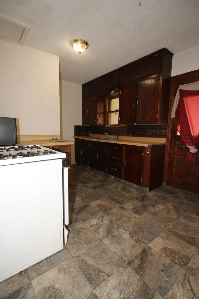 1652 S Washington Avenue Wichita KS 67211-4338