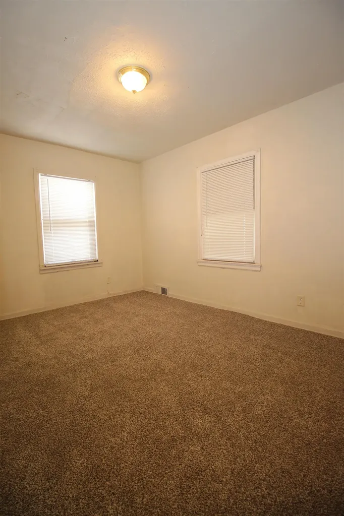1652 S Washington Avenue Wichita KS 67211-4338