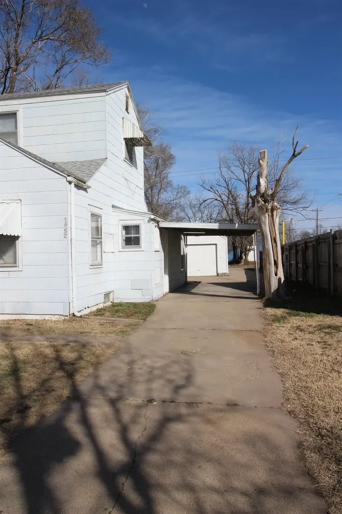 1652 S Washington Avenue Wichita KS 67211-4338