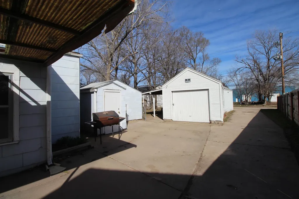 1652 S Washington Avenue Wichita KS 67211-4338