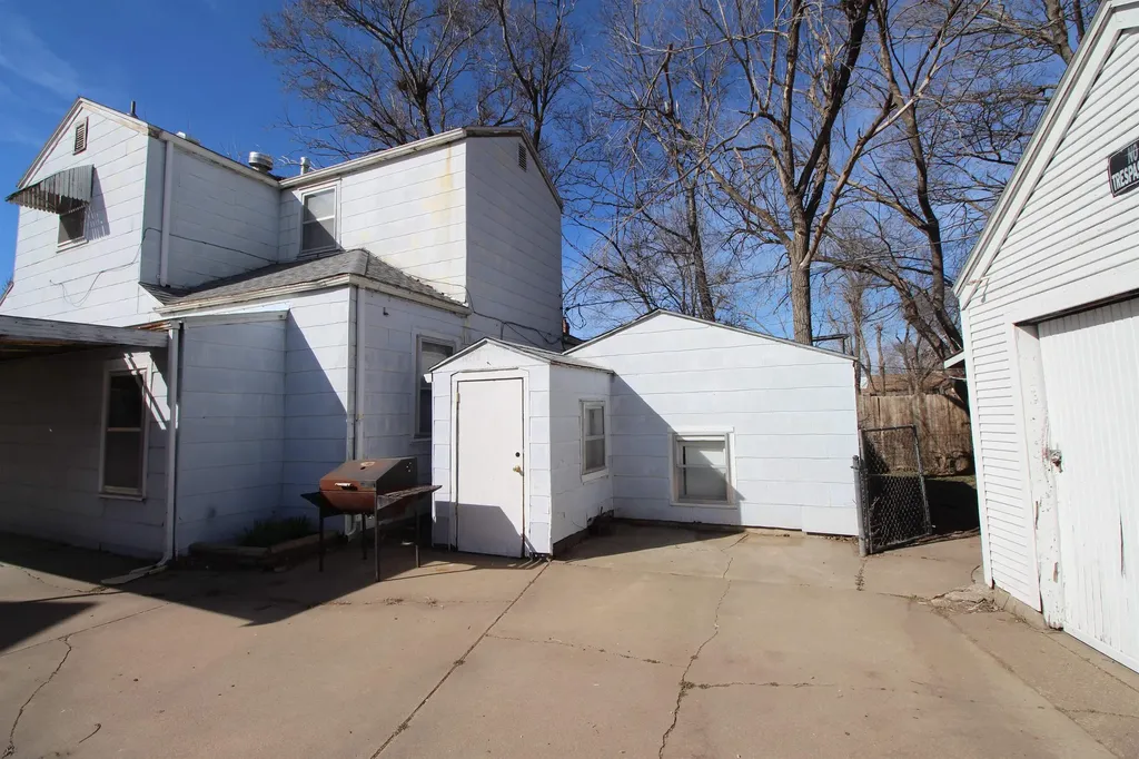 1652 S Washington Avenue Wichita KS 67211-4338