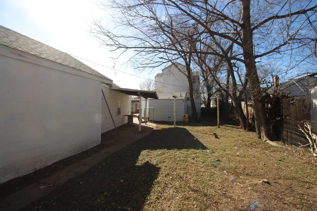 1652 S Washington Avenue Wichita KS 67211-4338