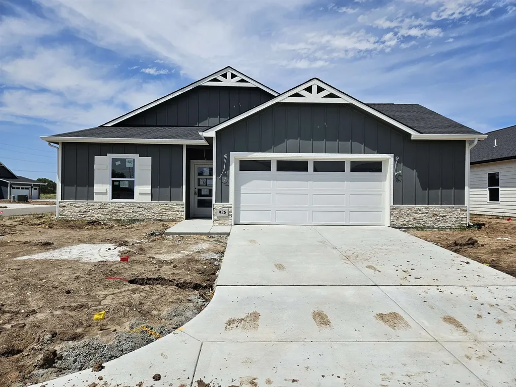 928 N Forestview Court Wichita KS 67235