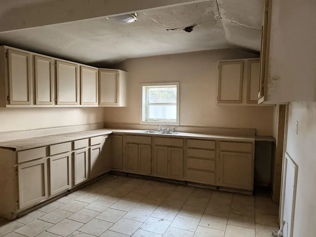 1951 S Everett Street Wichita KS 67213