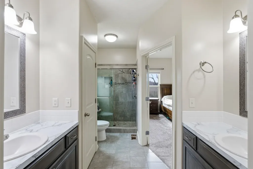 1233 E Bearhill Circle Park City KS 67147