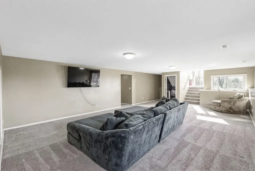1233 E Bearhill Circle Park City KS 67147