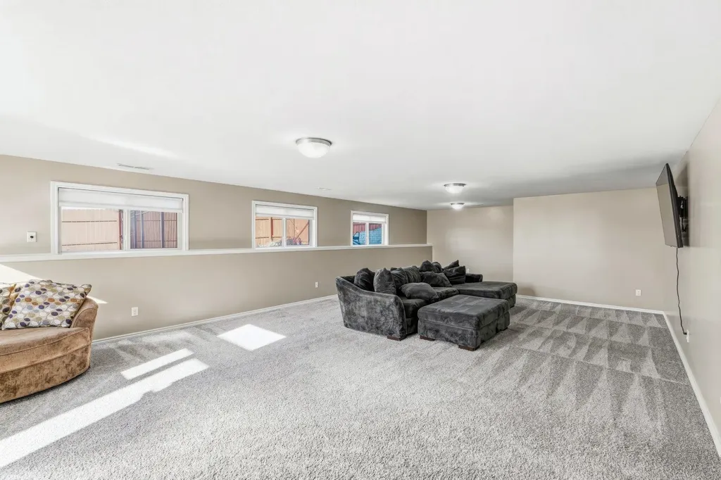 1233 E Bearhill Circle Park City KS 67147