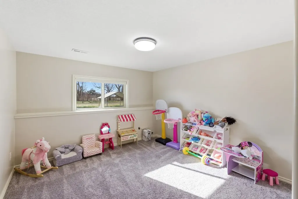 1233 E Bearhill Circle Park City KS 67147