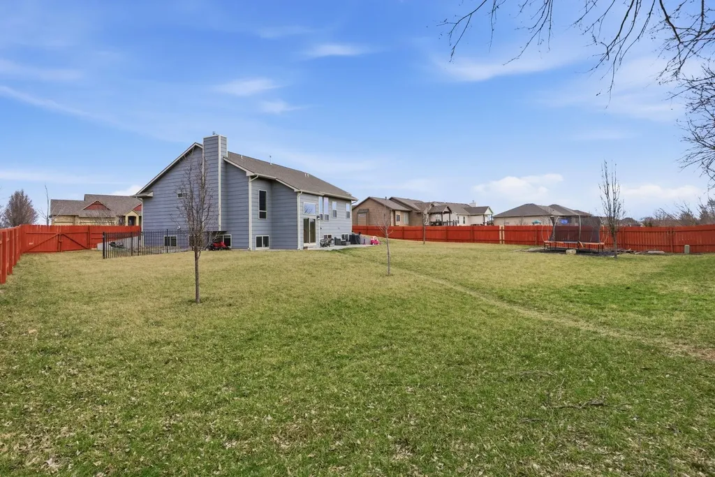 1233 E Bearhill Circle Park City KS 67147