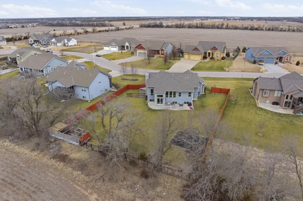 1233 E Bearhill Circle Park City KS 67147