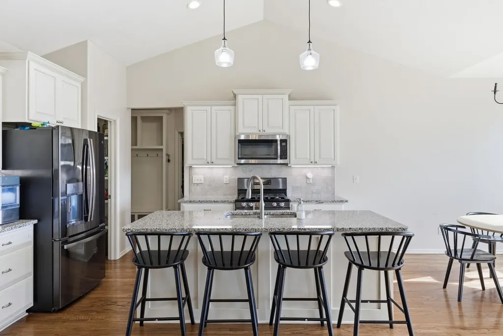 1233 E Bearhill Circle Park City KS 67147
