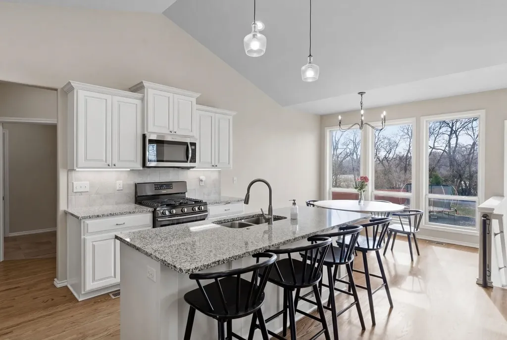1233 E Bearhill Circle Park City KS 67147
